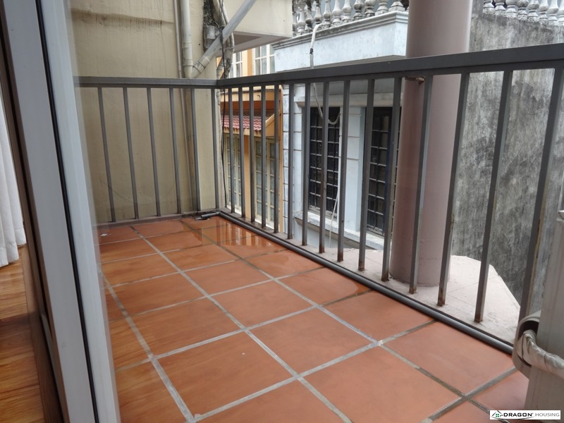 3-balcony