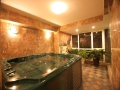 palace-de-thien-thai-jacuzzi-hottub_r